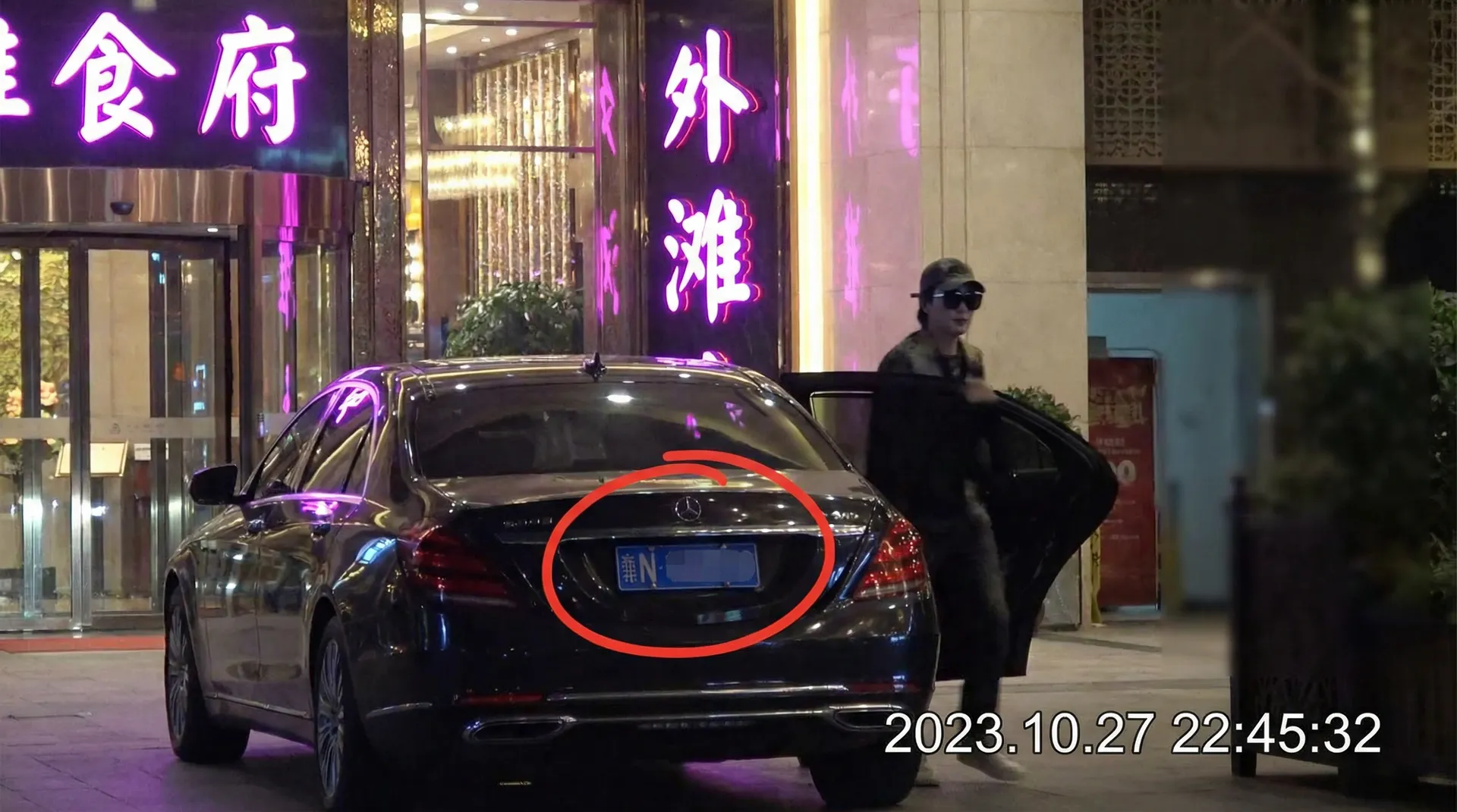 女神视频-精彩美女视频秀|免费视频每日更新 - 某明星深夜现身高档餐厅被拍